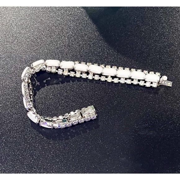 Kramer Of New York Tennis Bracelet Silvertone Milk Glass Rhinestone Vintage 7" - Picture 6 of 9